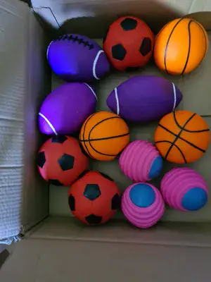 כדורי ספורט רכים במגוון דוגמאות