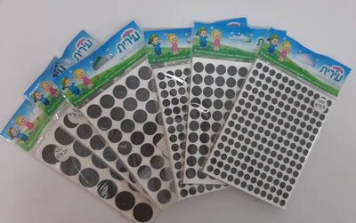 מדבקות שחורות עגולות