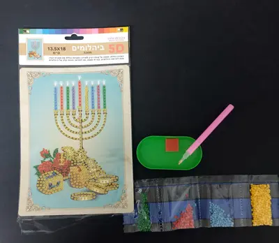 תמונה ביהלומים חנוכייה