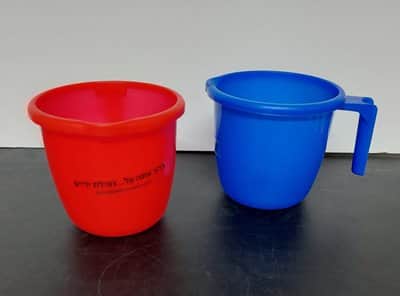 נטלה ידית אחת עם ברכה עליה